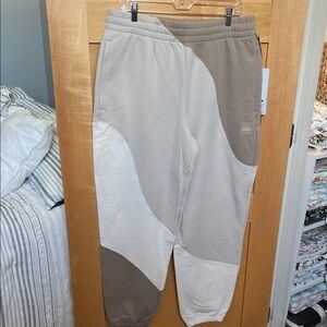 NWT ALO Yoga Joggers - Cream and Brown